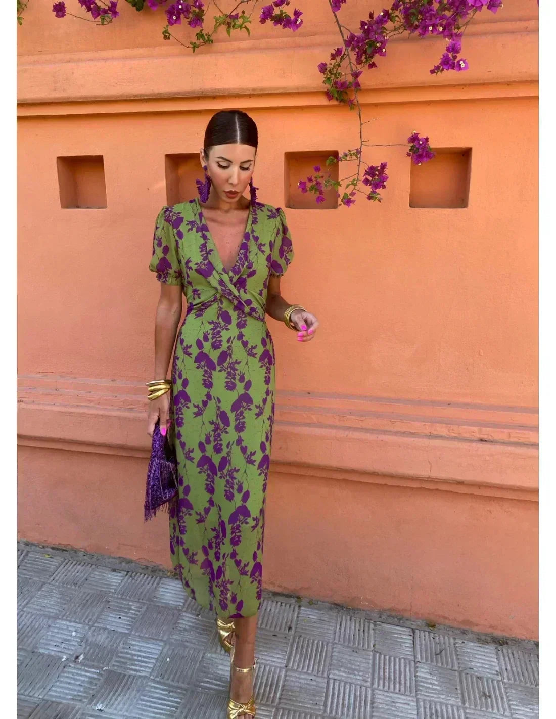 Robe florale plissée col en V