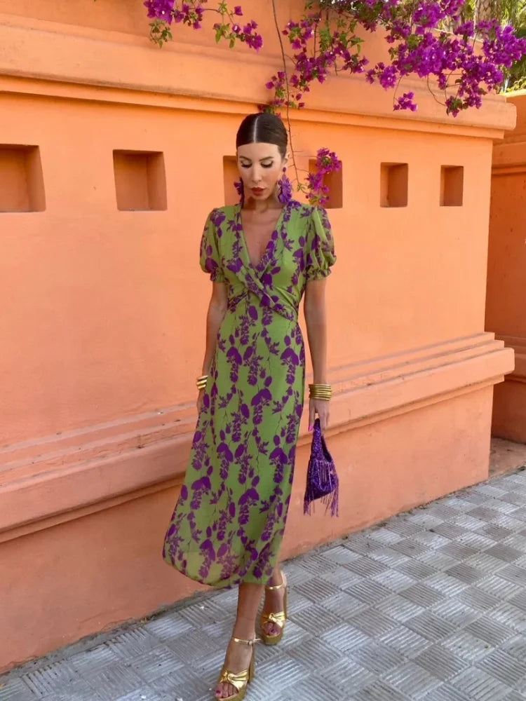 Robe florale plissée col en V