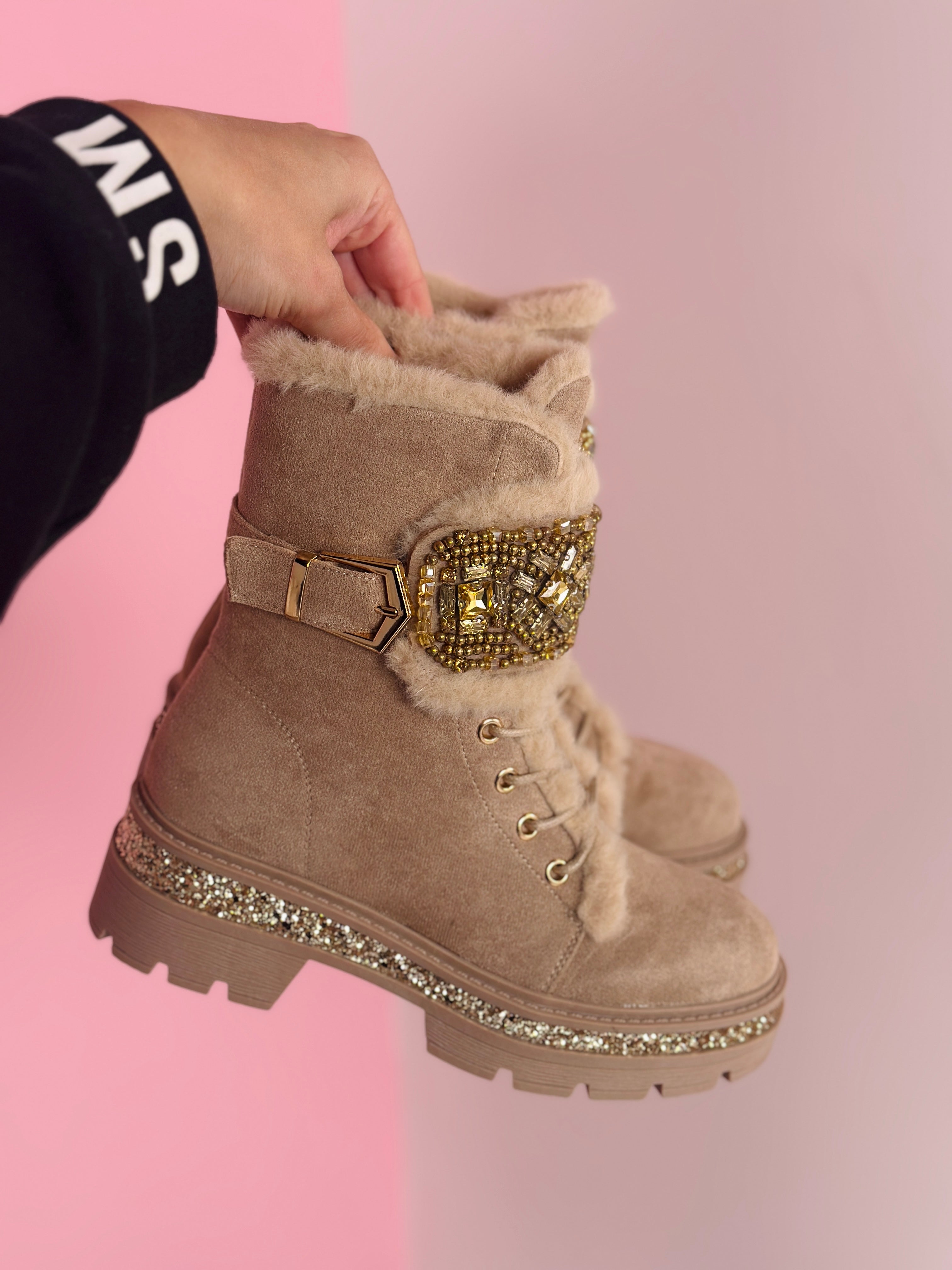Bottes beiges avec détails en pierres
