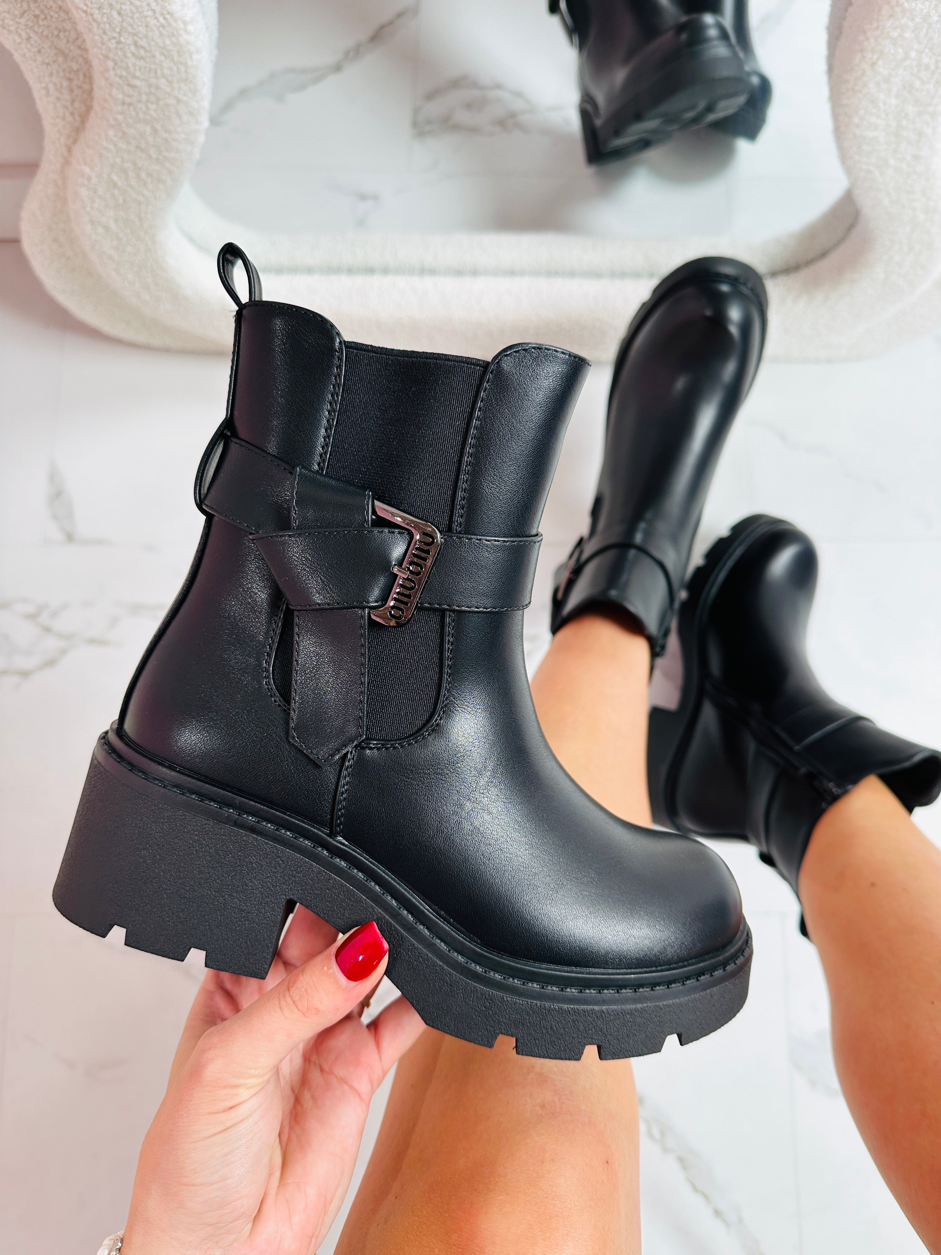 Bottes noires élégantes