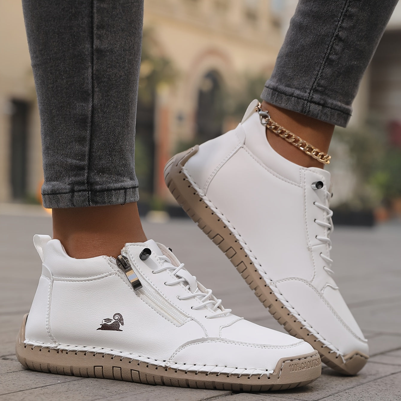 Chaussures orthopédiques avec soutien anatomique
