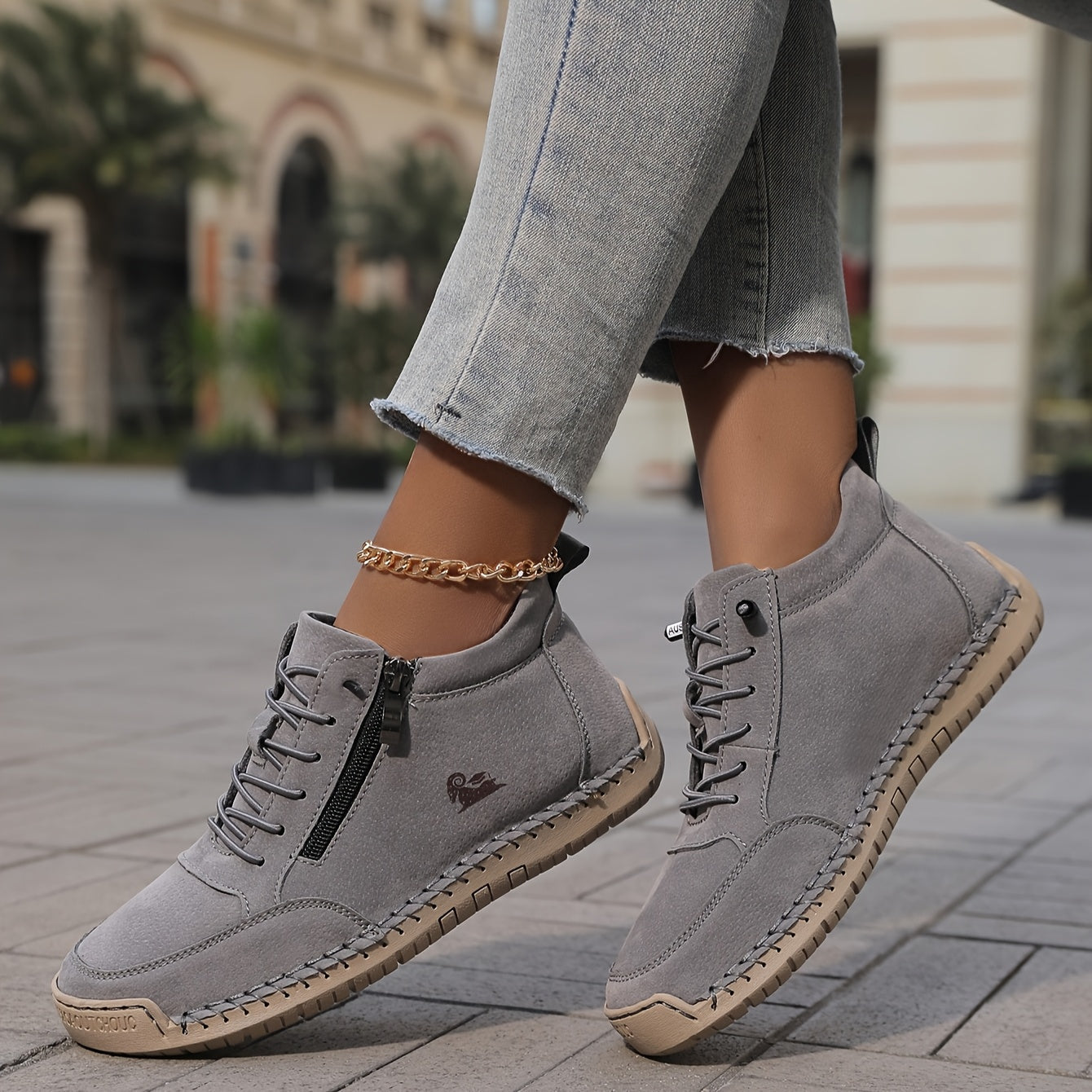 Chaussures orthopédiques avec soutien anatomique