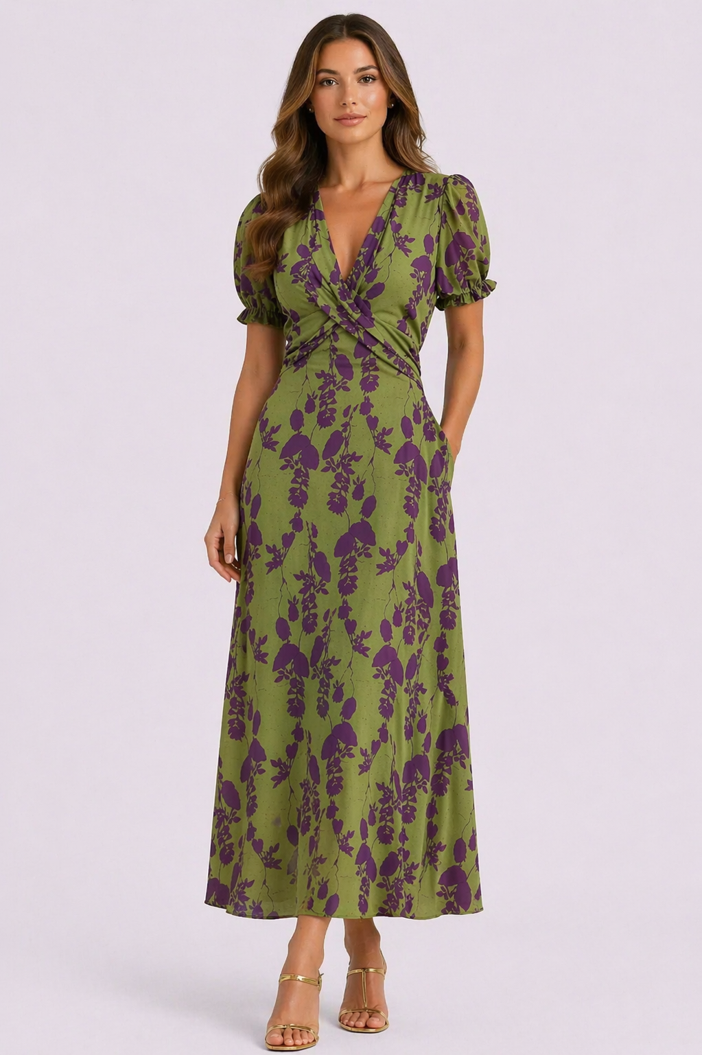 Robe florale plissée col en V