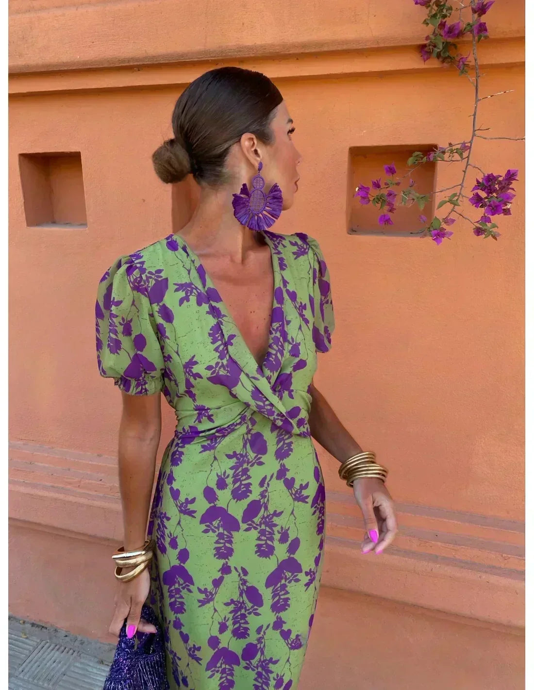 Robe florale plissée col en V