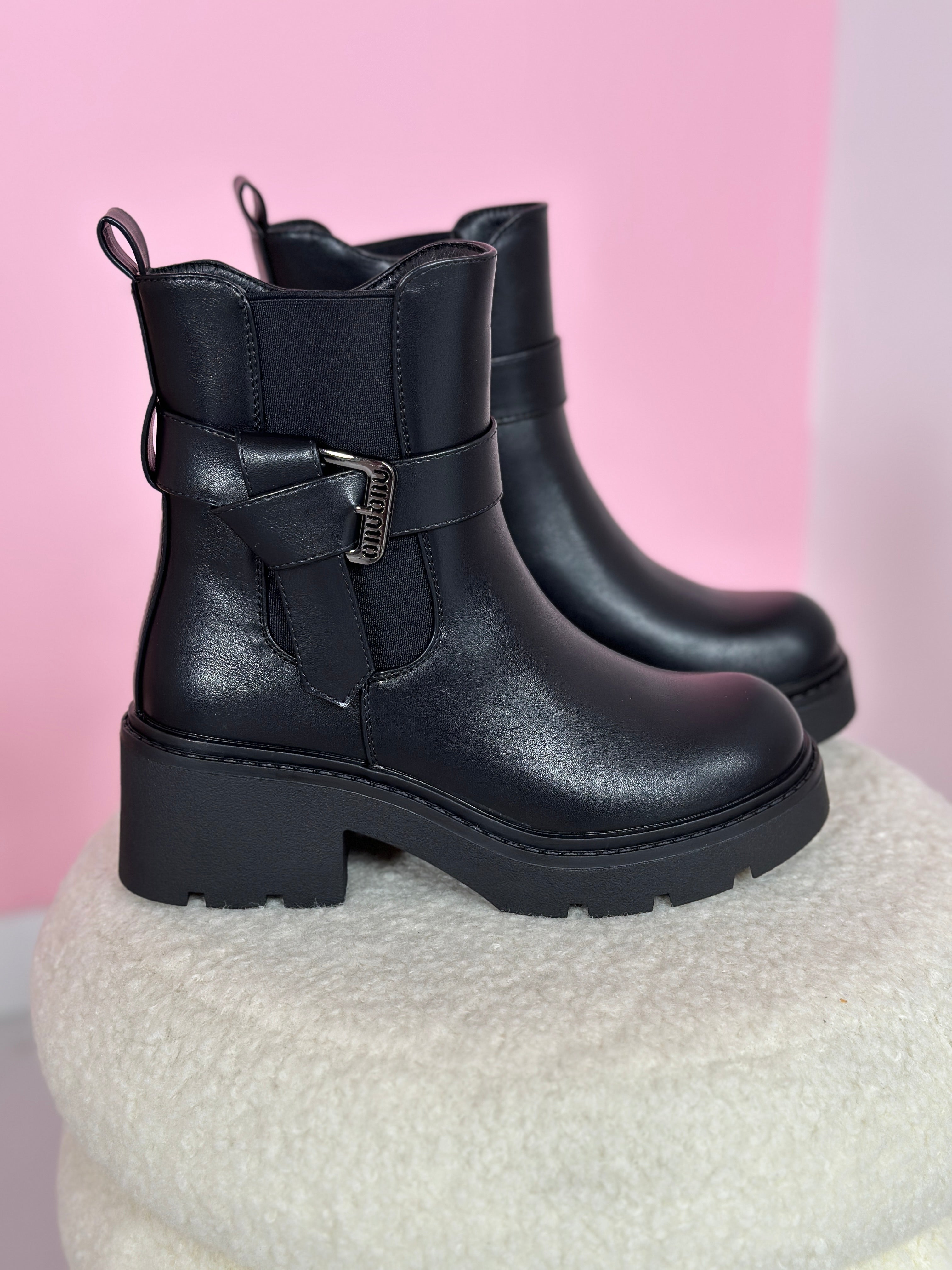 Bottes noires élégantes